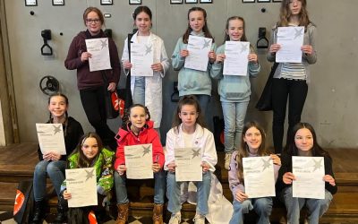 Entdeckergeist und Innovationsfreude: Gesamtschüler:innen überzeugen beim Regionalwettbewerb “Jugend forscht” in Solingen